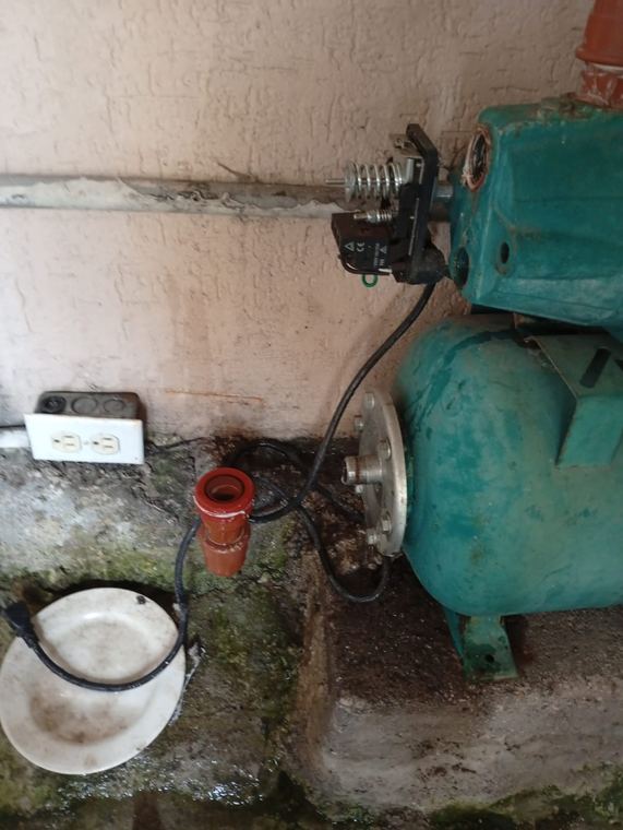 Trabajo real de instalación de bomba de agua